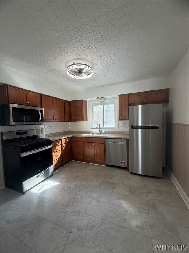 Building Photo - 292 Hartwell Rd