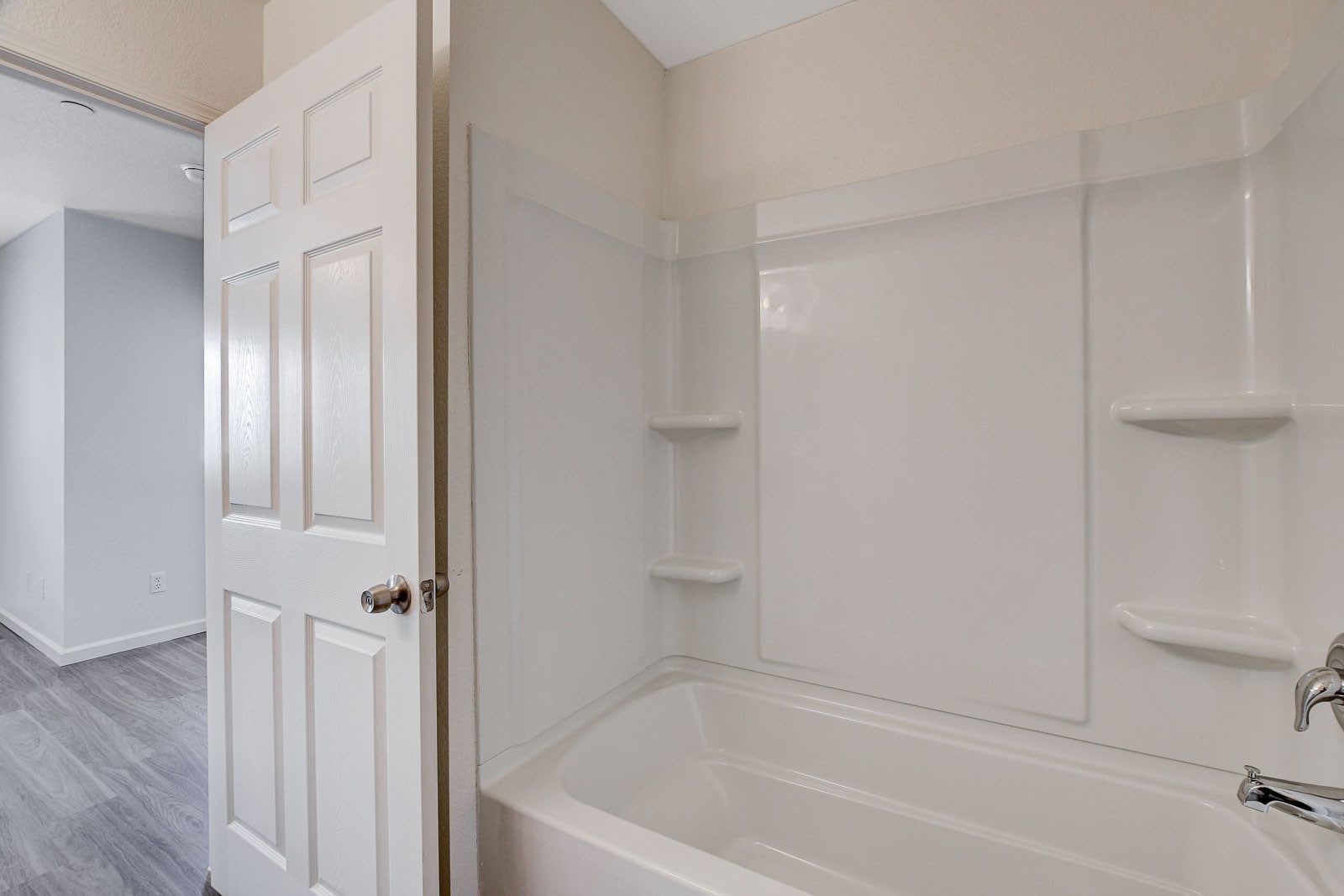 Building Photo - 405 S 10th St