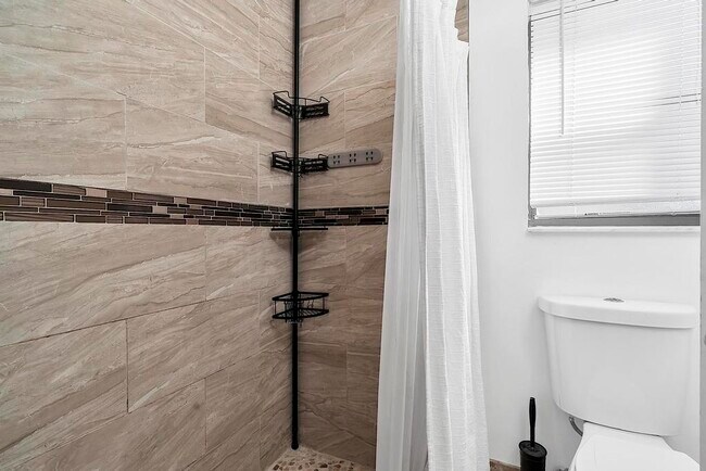 Building Photo - 416 Buttonwood Pl