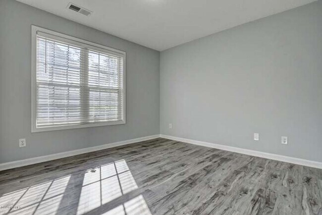 Building Photo - 5008 Hunters Trail