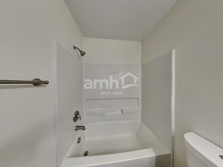 Building Photo - 8444 Sunbow Ct