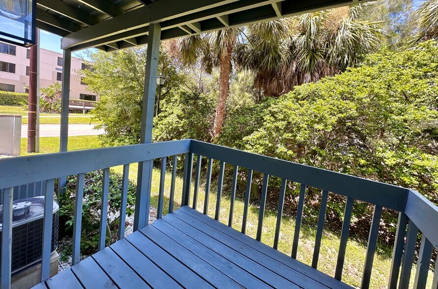 Back Patio - 4915 W McElroy Ave