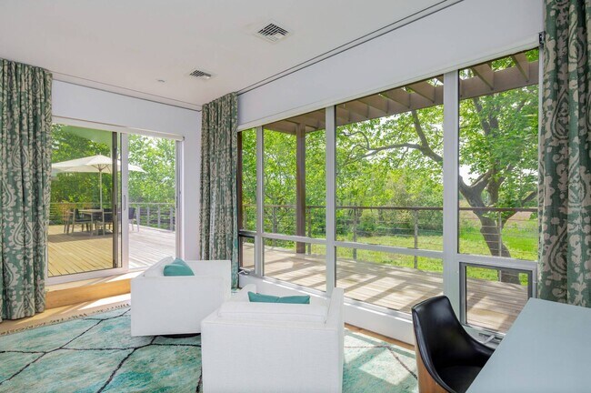 Building Photo - 493 Sagaponack Road