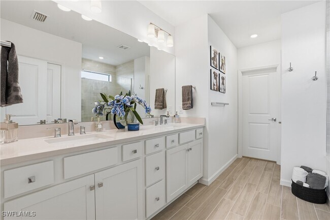 Building Photo - 1657 Serena Ave