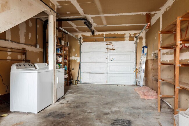 Building Photo - $1000 Off for a November move in! 3 Bedroo...