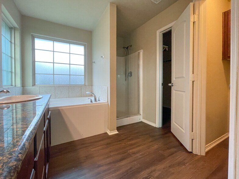 Building Photo - 10304 Walley Way