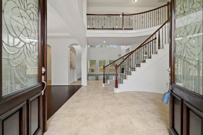 Building Photo - 33 Combwell Garden