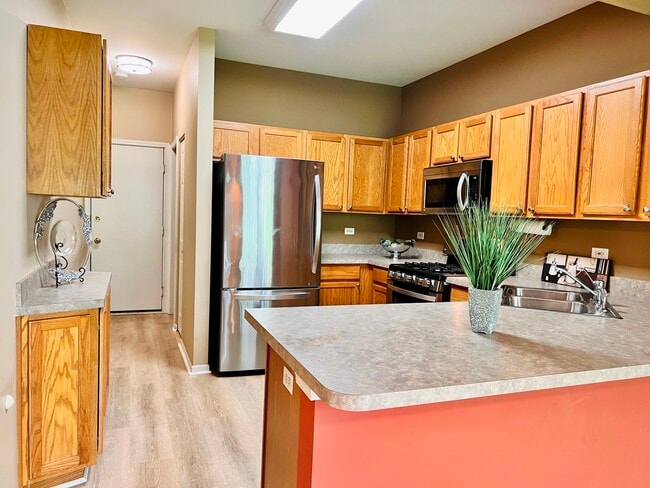 Building Photo - 625 Shakespeare Dr