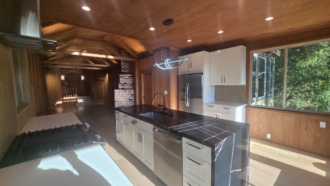 Building Photo - 2665-2665 Shasta Rd