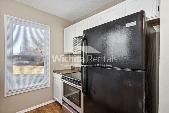 Building Photo - 9316 E Funston St