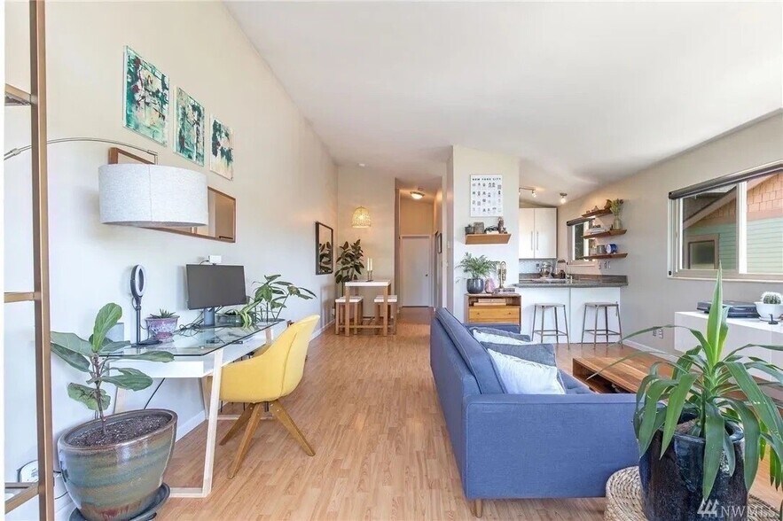 Building Photo - 3608746657 14th Ave W