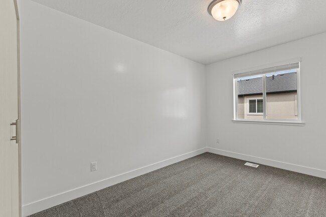 Building Photo - NT 3376