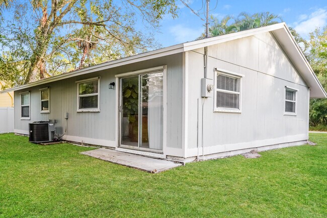 Building Photo - 6576 4th Ln