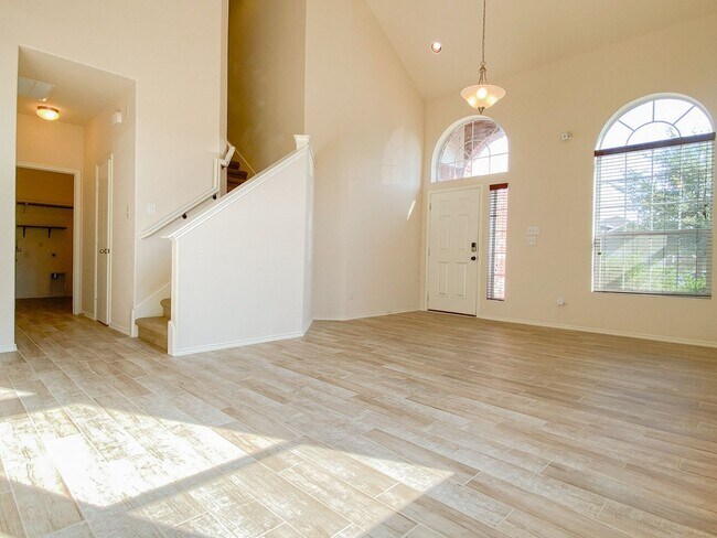 Building Photo - 12021 Pecangate Way