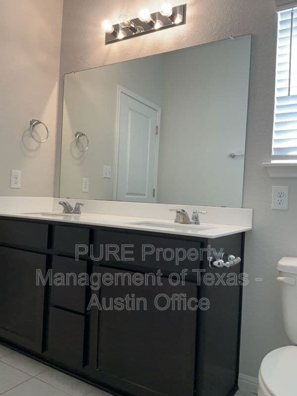 Building Photo - 112 Eagle Lake Dr