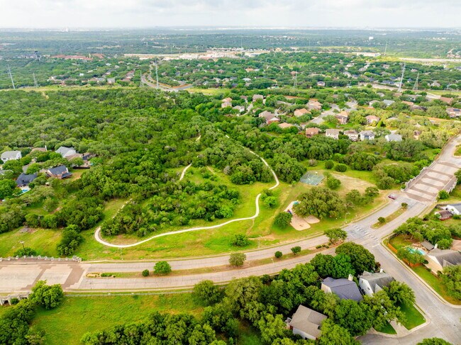 Building Photo - 2 WEEKS FREE RENT WITH 18MO LEASE SIGNED B...