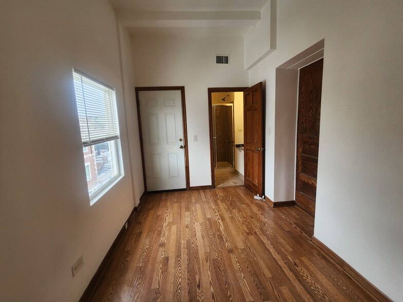 Building Photo - 2404 W Superior St