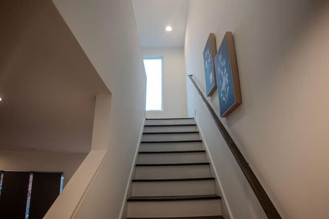 Building Photo - 1680 Memorial Dr SE