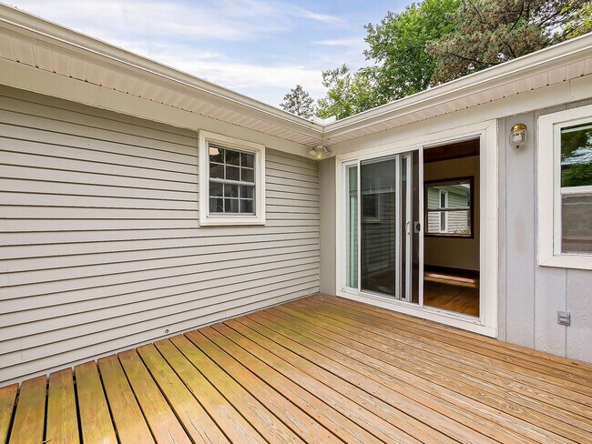 Building Photo - Your Private Retreat Just Minutes from Downtown South Lyon