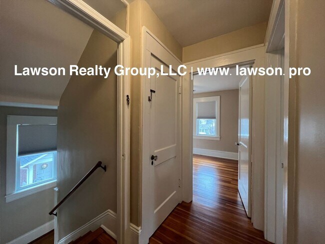 Building Photo - 1733 Maiden Ln SW