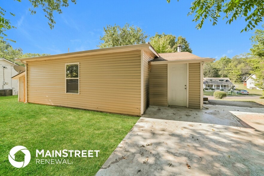 Building Photo - 2305 Ridgecrest Dr