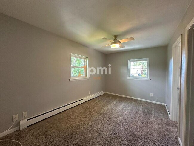 Building Photo - 660 N Hobart Rd