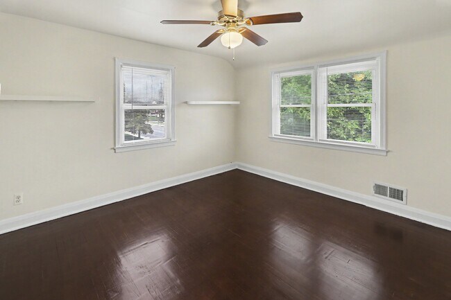 Building Photo - 3219 Taylor Ave