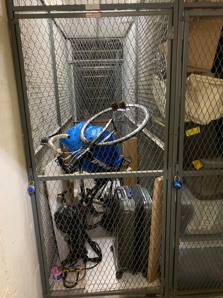 Storage locker - 1735 N Rhodes St