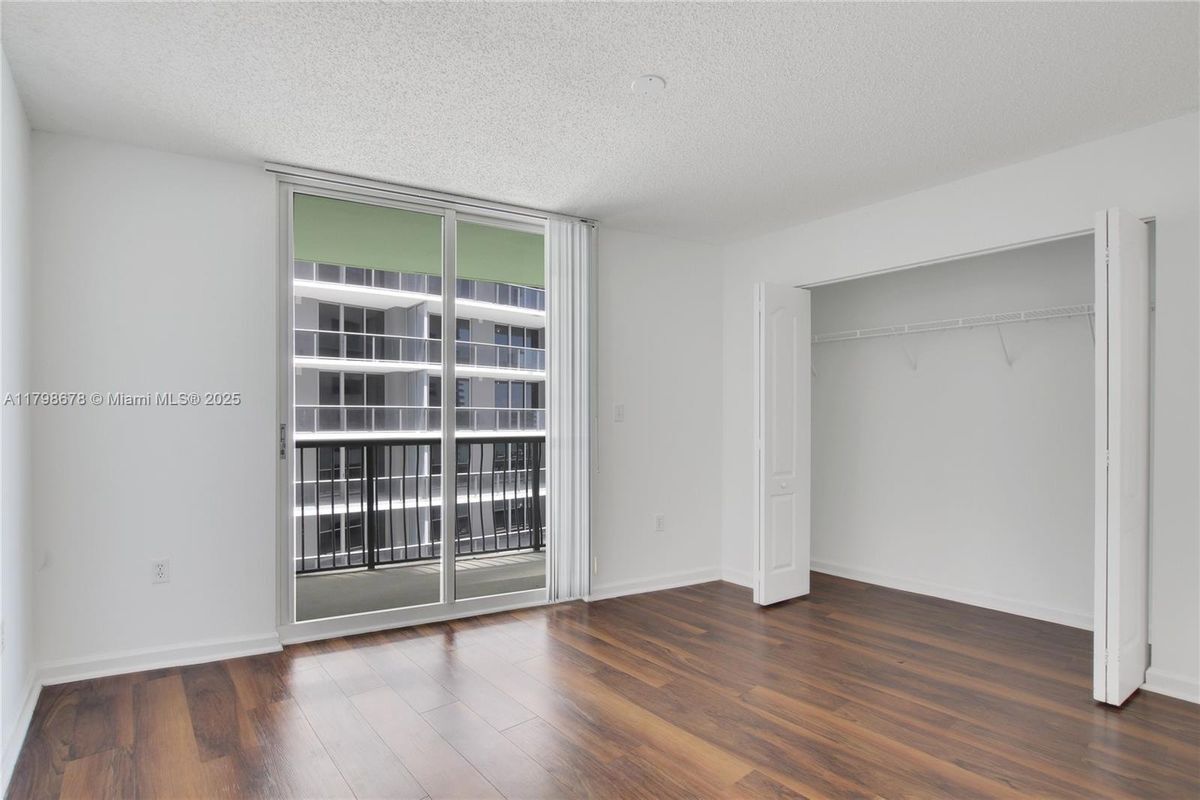 Building Photo - 1756 N Bayshore Dr