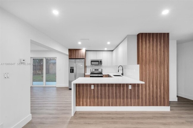 Building Photo - 3180 NE 10th Terrace