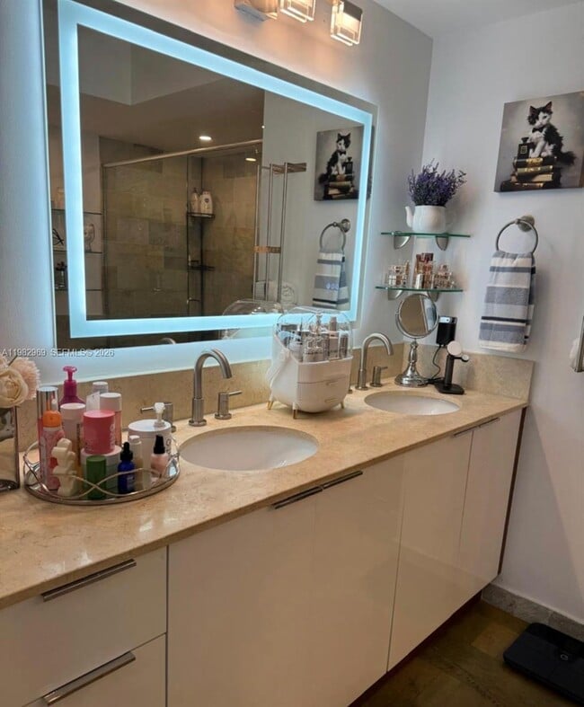 Building Photo - 2641 N Flamingo Rd