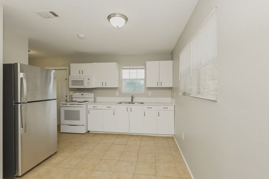 Building Photo - 5407 3rd St W