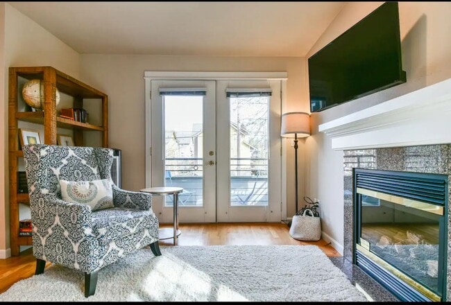 Building Photo - Stylish Craftsman-Flex Lease Term