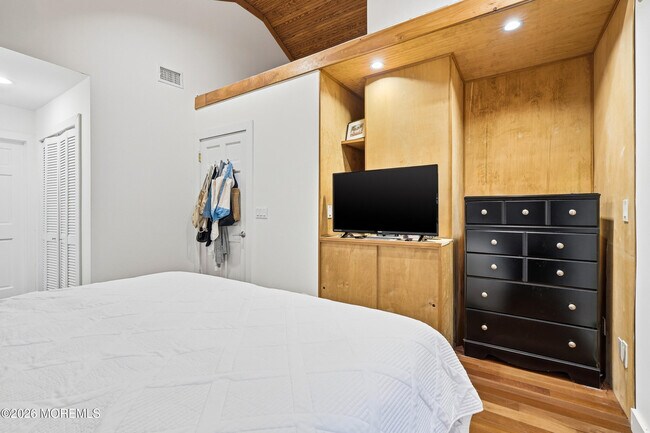 Building Photo - 505 Laurel Ave