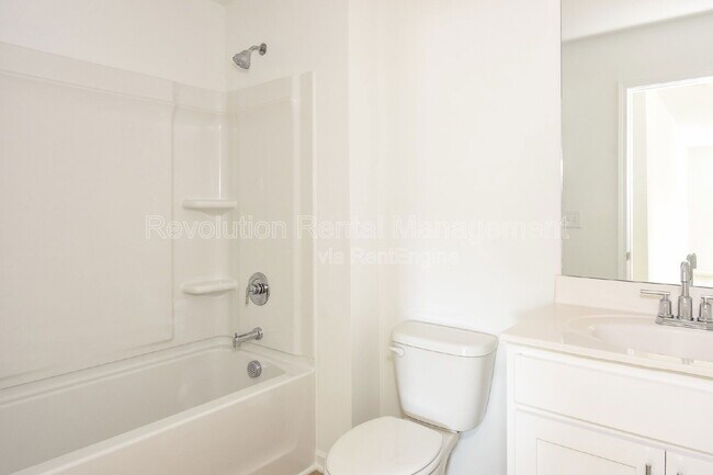 Building Photo - 319 Foxhill Dr