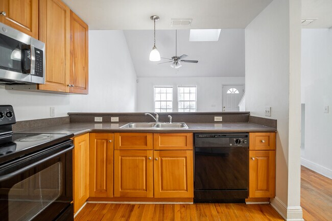 Building Photo - 3384 Sawtooth Dr