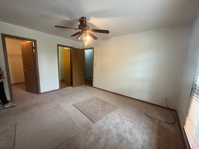 Building Photo - 965 Amberwood Pl