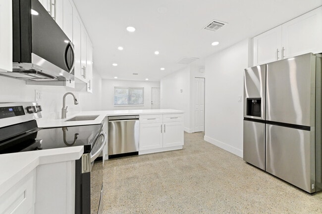 Building Photo - 2541 NW 64th Terrace