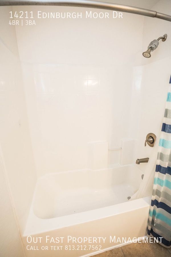 Building Photo - Spacious and Modern 4-Bedroom Home with a ...