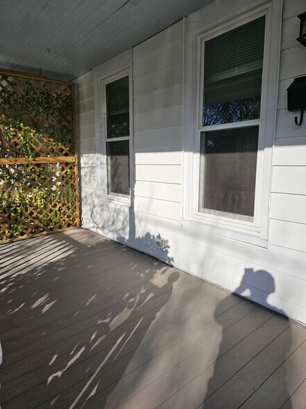 Front Porch - 421 Tazewell Ave