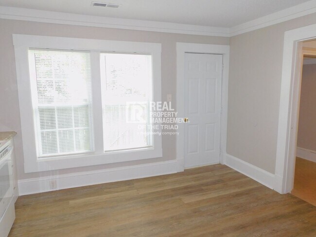 Building Photo - Cute 3 Bedroom/2 Bath Home in Greensboro 2...