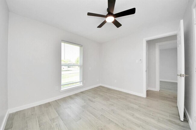 Building Photo - 13506 Cologne Dr