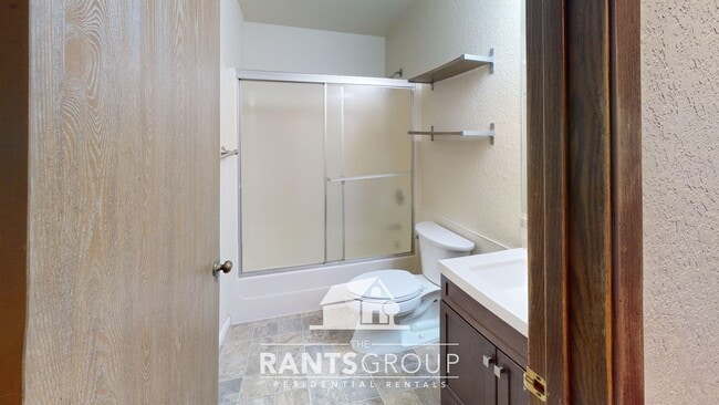 Building Photo - 832R