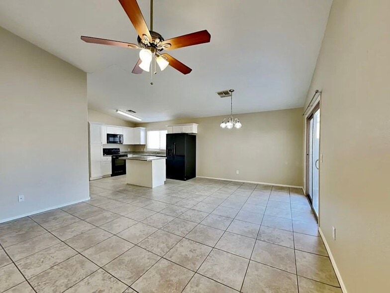 Building Photo - 6030 W Illini St