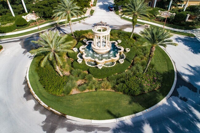 Building Photo - Available for immediate occupancy - 2BR/2BA Furnished Annual Condo available in Treviso Bay with ...