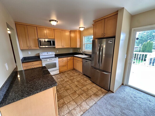 Building Photo - Tradition Kirkland Split Level with Gorgeous Views nestled in the middle of NorKirk