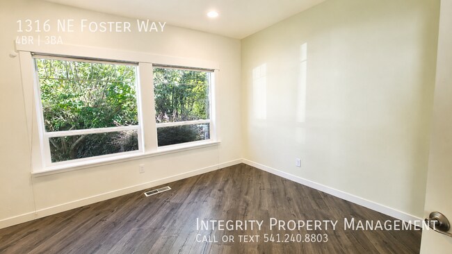 Building Photo - 1316 NE Foster Way