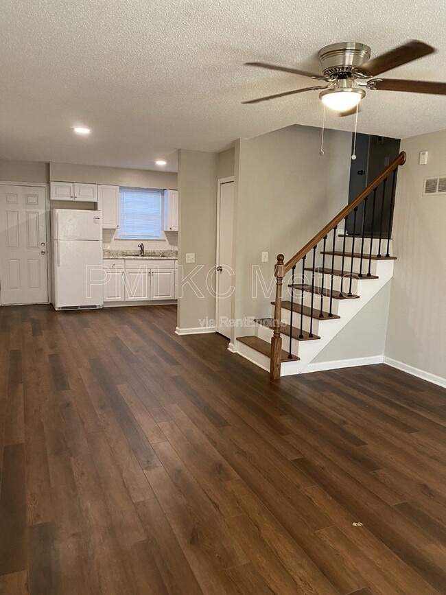 Building Photo - 1508 E Leona St