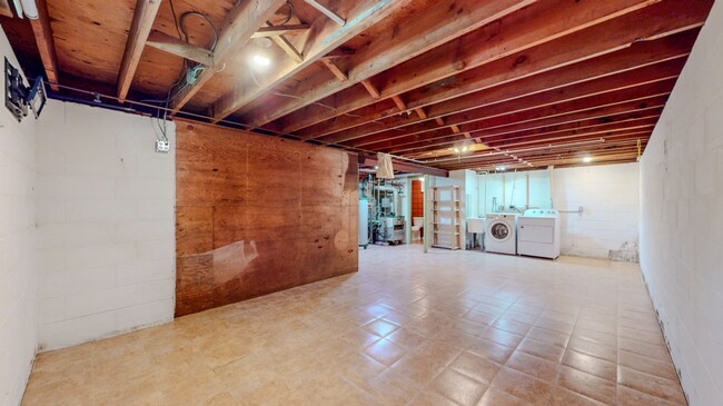 Building Photo - Spacious 3-Bedroom Split-Level with Firepl...