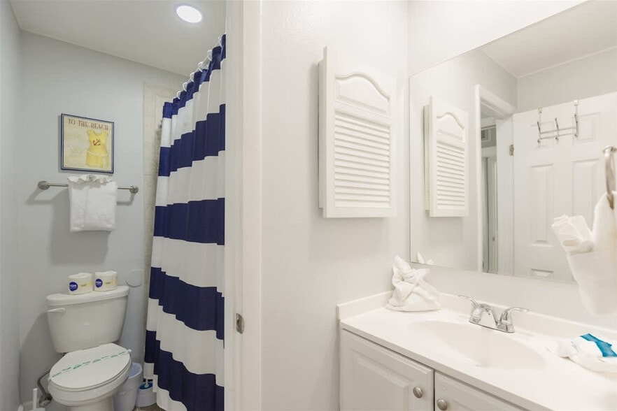 Building Photo - 8743 Thomas Dr